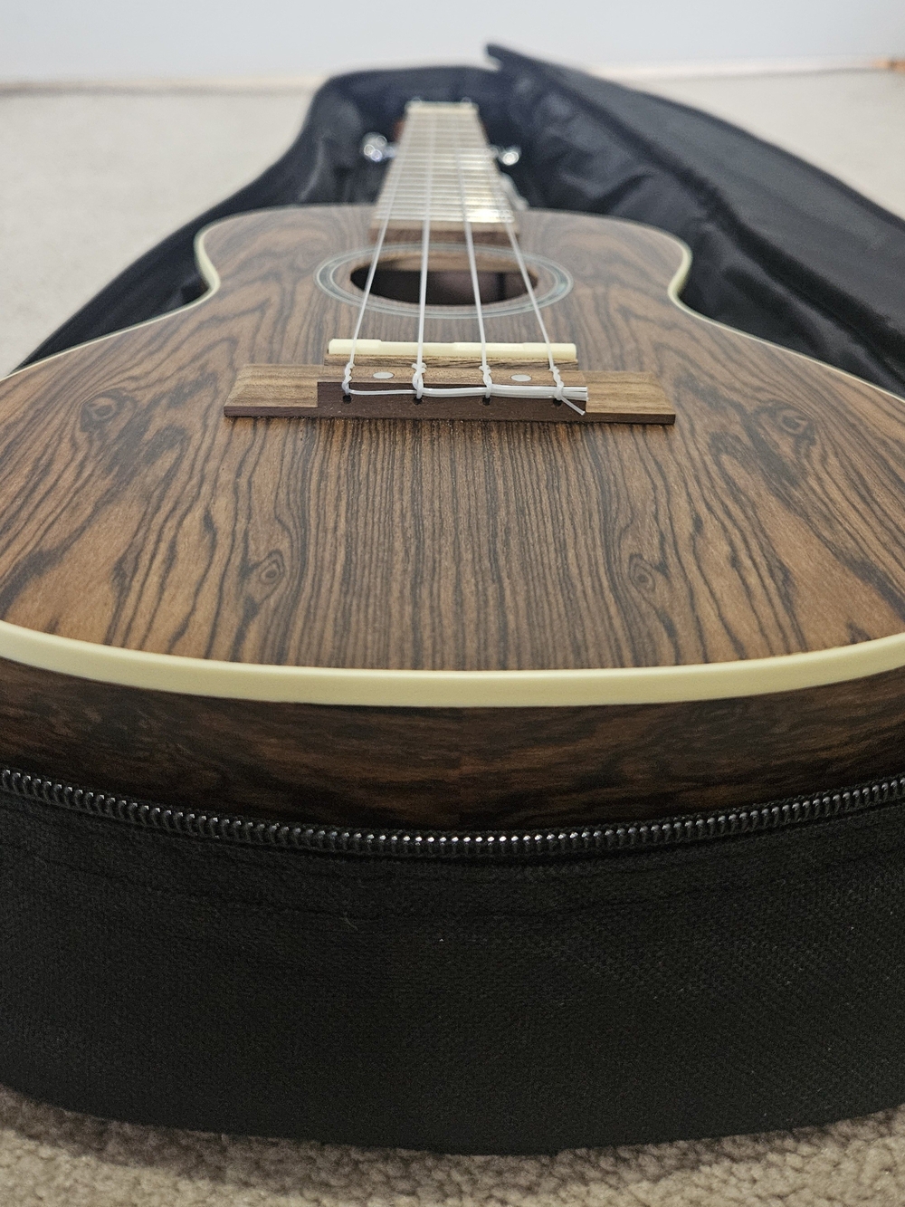 Concert Ukulele - Picture 2 of 10